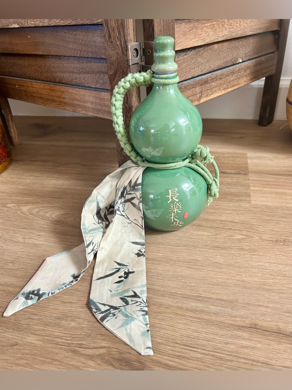 Chinese Double Gourd, Hulu Wine Or Tea Bottle Decanter Vessel 9”Tall 5”W Scarf